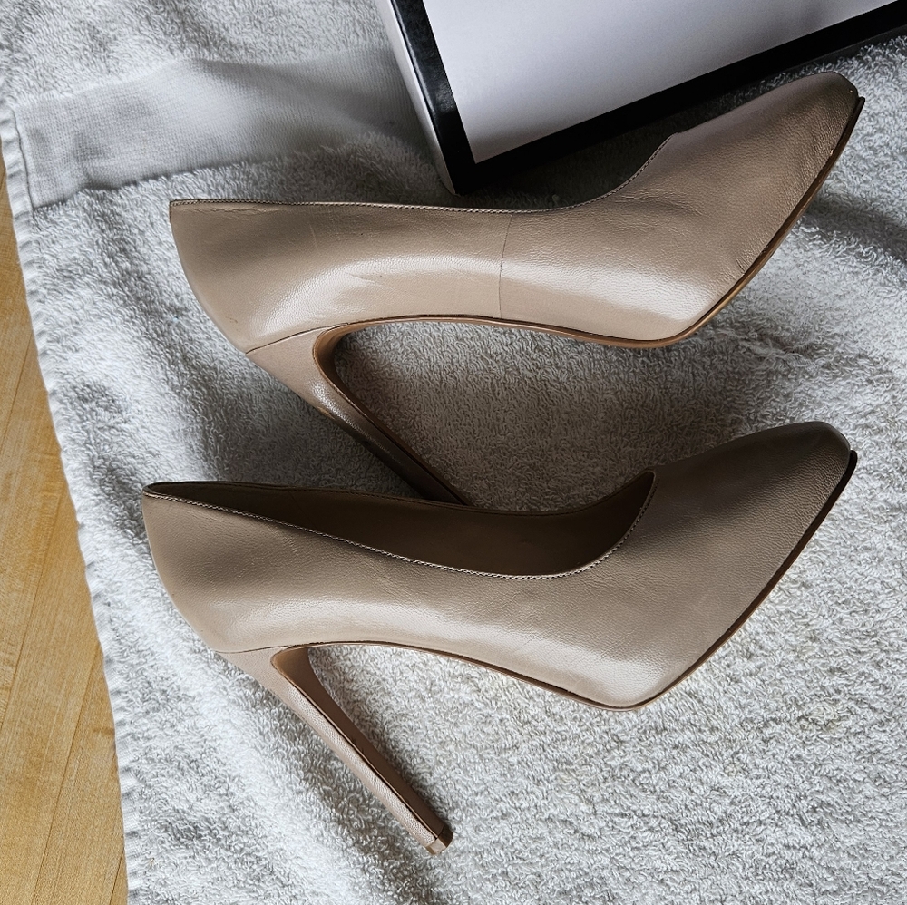 Nine West Two-Tone Pointed Toe Pumps in Black and Taupe size 6.5 - Picture 10 of 14